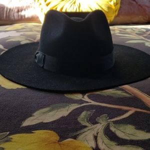 Urban outfitters wide fedora hat